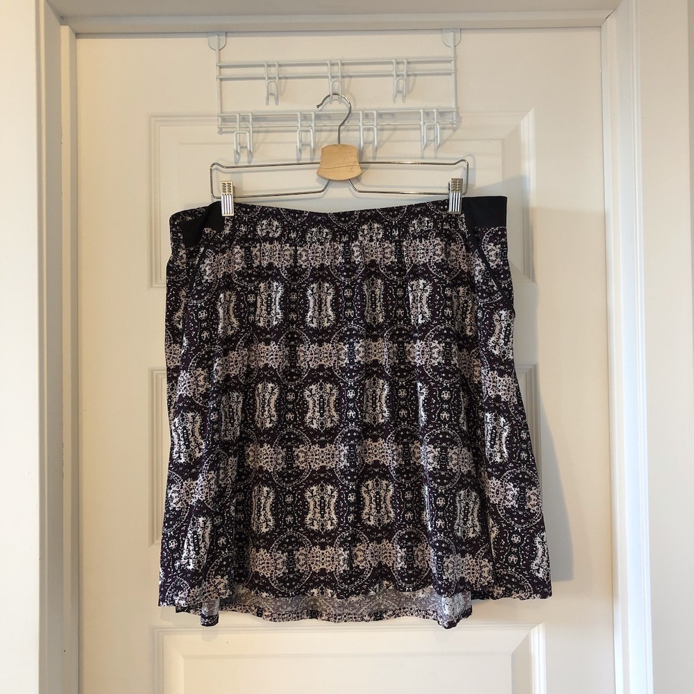 Reitmans printed skirt with pockets !! 3/35$